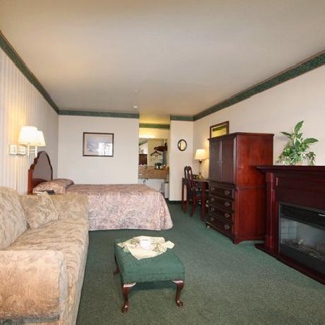 Emerald Dolphin Inn and Golf