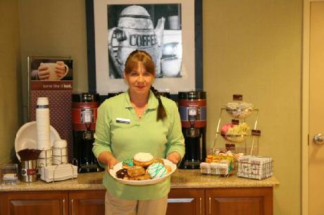 Hampton Inn  Suites Warren