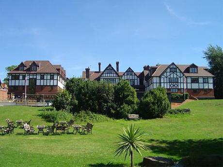 De Rougemont Manor Hotel