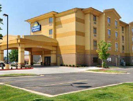 Days Inn & Suites Russellville