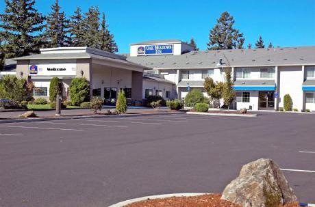 BEST WESTERN Oak Meadows Inn