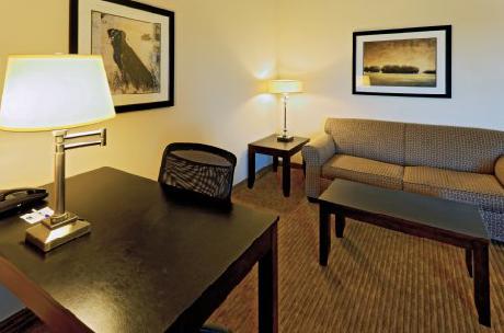 Holiday Inn Express Hotel & Suites CLEBURNE