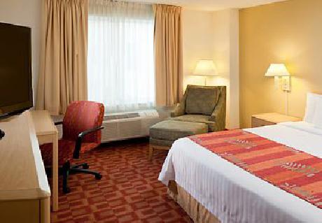 Fairfield Inn & Suites Orlando Lake Buena Vista in the Marriott Village