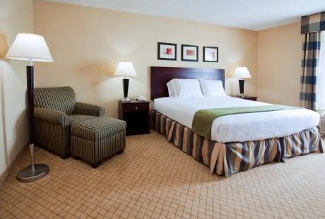 Holiday Inn Express Hotel & Suites CONCORD