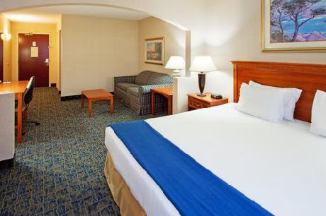 Holiday Inn Express MARTINSBURG-NORTH