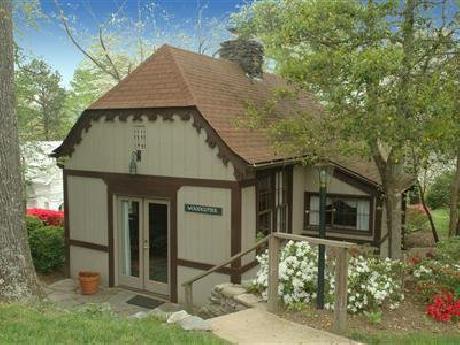 1906 Pine Crest Inn & Restaura