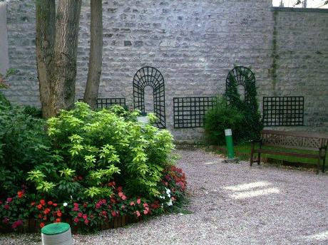 Le Quartier Bercy Square