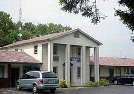 Econo Lodge Newton Falls