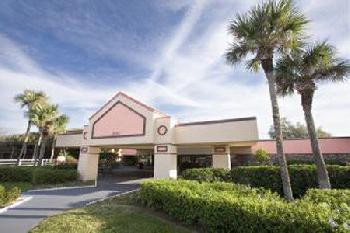 Howard Johnson Maingate Resort West