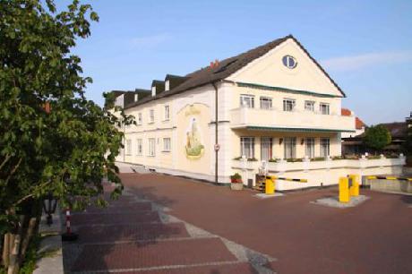 Am Schlosspark Zum Kurfuerst Oberschleissheim