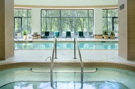 DT Suites by Hilton HotelConfCtr ChicagoDowners Grove