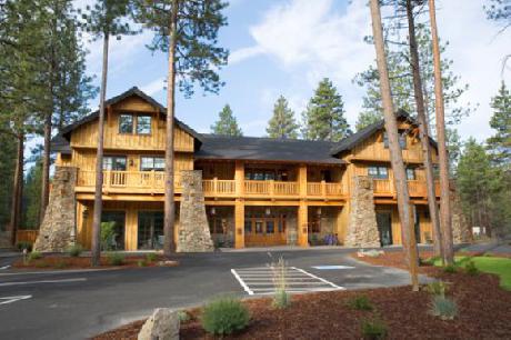 Five Pine Lodge