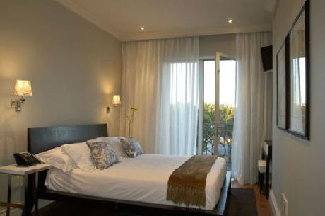 Cape Royale Luxury Hotel and Residence