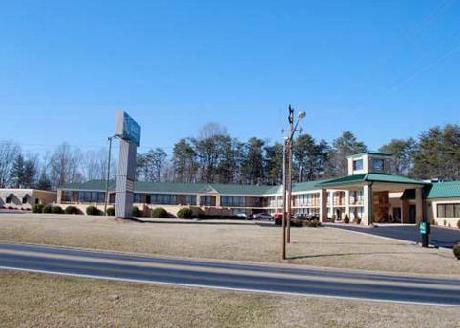 Quality Inn & Suites Pilot Mountain