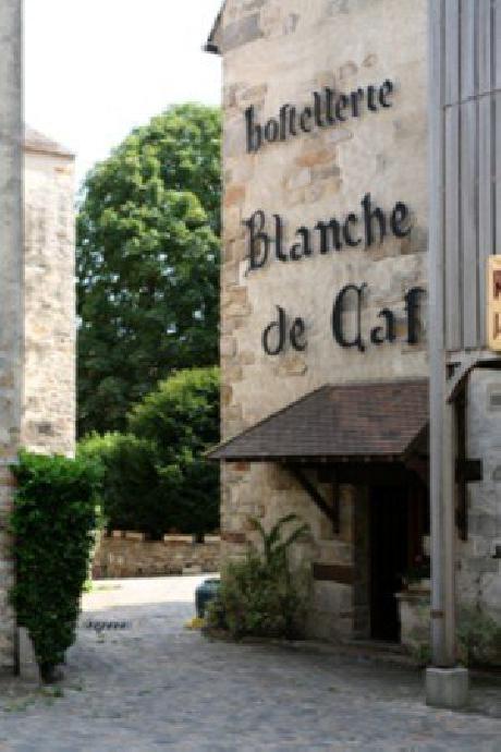 INTER-HOTEL HOSTELLERIE BLANCHE DE CASTILLE