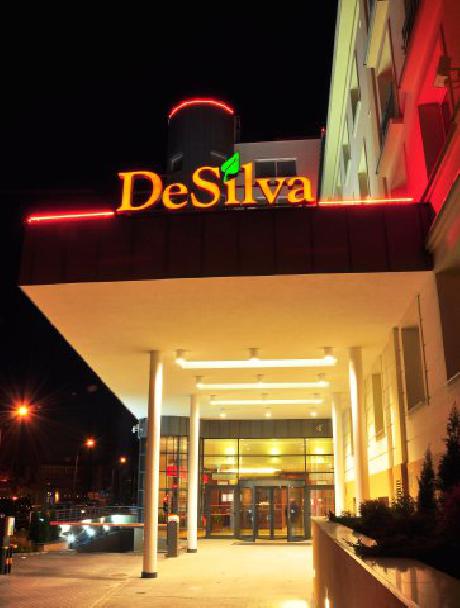 DeSilva Warsaw Airport