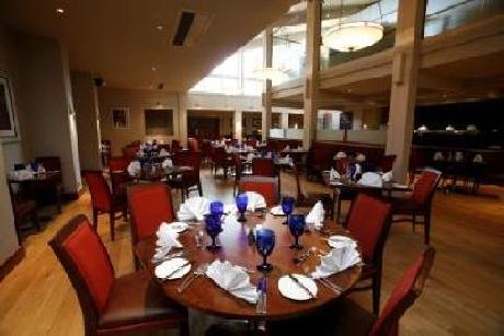 Menzies Cambridge Hotel & Golf Club