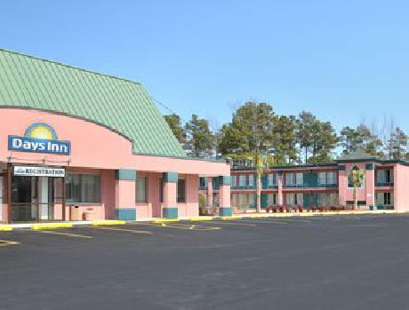 Days Inn Fayetteville/Wade-North of Ft Bragg I-95/Exit 58