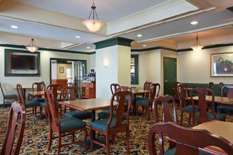 Holiday Inn Express Hotel & Suites AMHERST-HADLEY