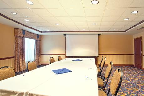 Holiday Inn Express Hotel & Suites MILWAUKEE AIRPORT