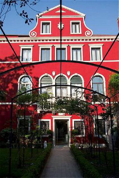 Ca'Nigra Lagoon Resort