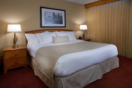 Embassy Suites Kansas City  International Airport