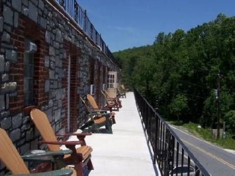 Skyline Village Inn and Cavern