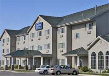 Travelodge and Suites Fargo/Moorhead