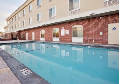 Holiday Inn Express Hotel & Suites SACRAMENTO NE CAL EXPO