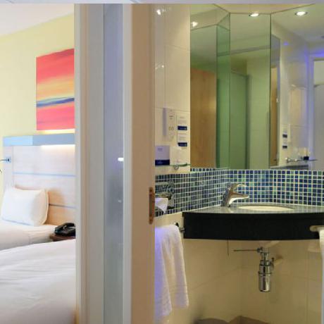 Holiday Inn Express CHELTENHAM