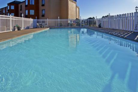 Holiday Inn Express Hotel & Suites NASHVILLE-I-40&I-24(SPENCE LN)