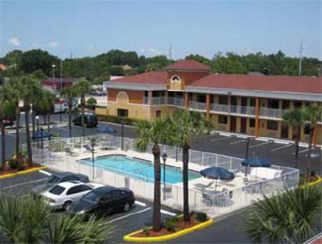 Howard Johnson Express Inn Suites - South Tampa/ Airport