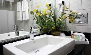 Days Hotel and Conference Centre Montreal Metro