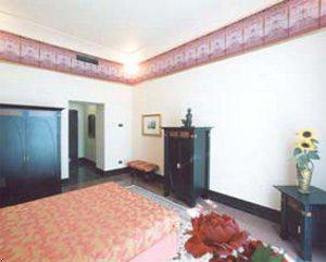 Des Etrangers Et Miramare Hotel