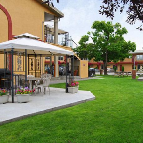 Chinook and Oasis Motel