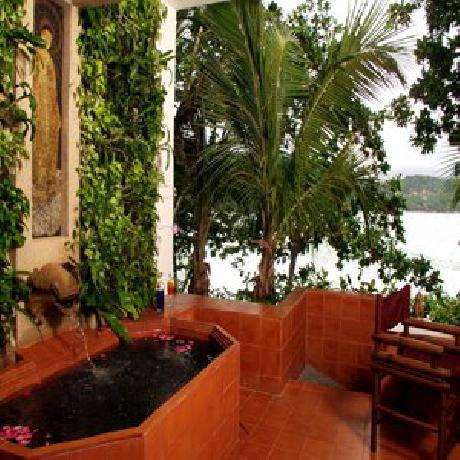 Mom Tris Villa Royale