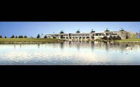 Quay West Resort Magenta