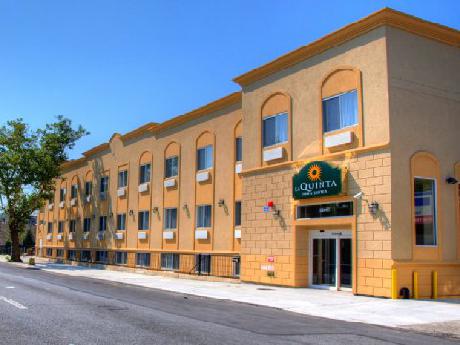 La Quinta Inn & Suites JFK Airport