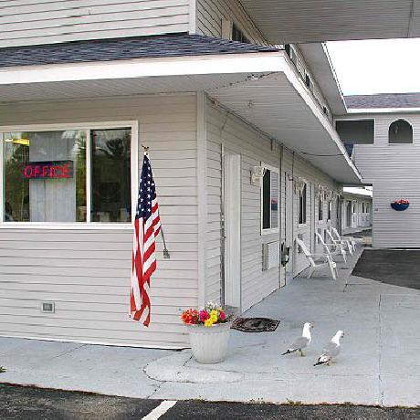 Anchor Inn & Suites Mackinaw City