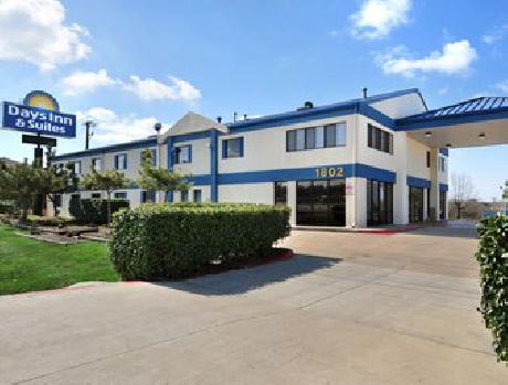 Days Inn and Suites Round Rock