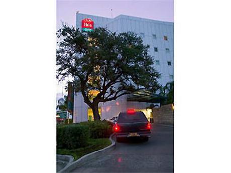 ibis Monterrey Valle
