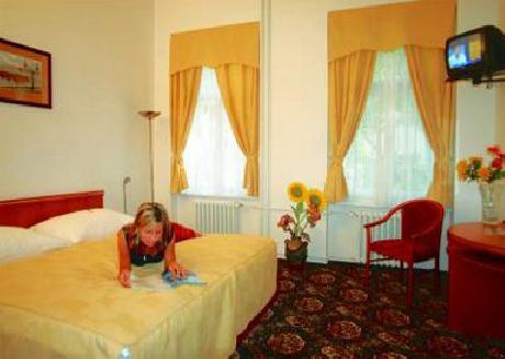 Acc-Nifos City Club Hotel