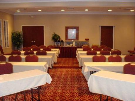 Holiday Inn Express Hotel & Suites WALLACE-HWY 41