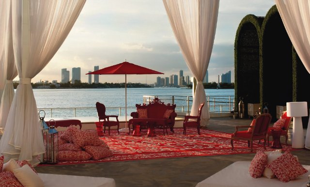 Sunset Lounge в Mondrian South Beach