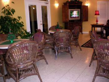Golden Manor Inn & Suites