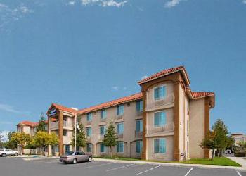 Comfort Inn & Suites Visalia