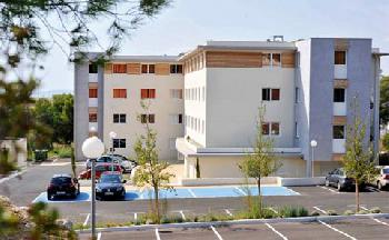 PARK AND SUITES VITROLLES
