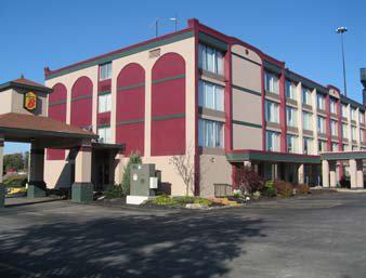 Super 8 Erie/I 90