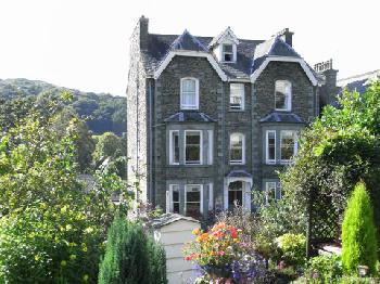 Lakes Lodge