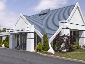 Howard Johnson Inn - Milwaukee Airport